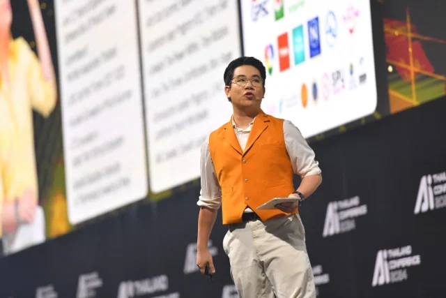 ภาพการทำงานของ James Theeranon: Keynote และการบรรยาย