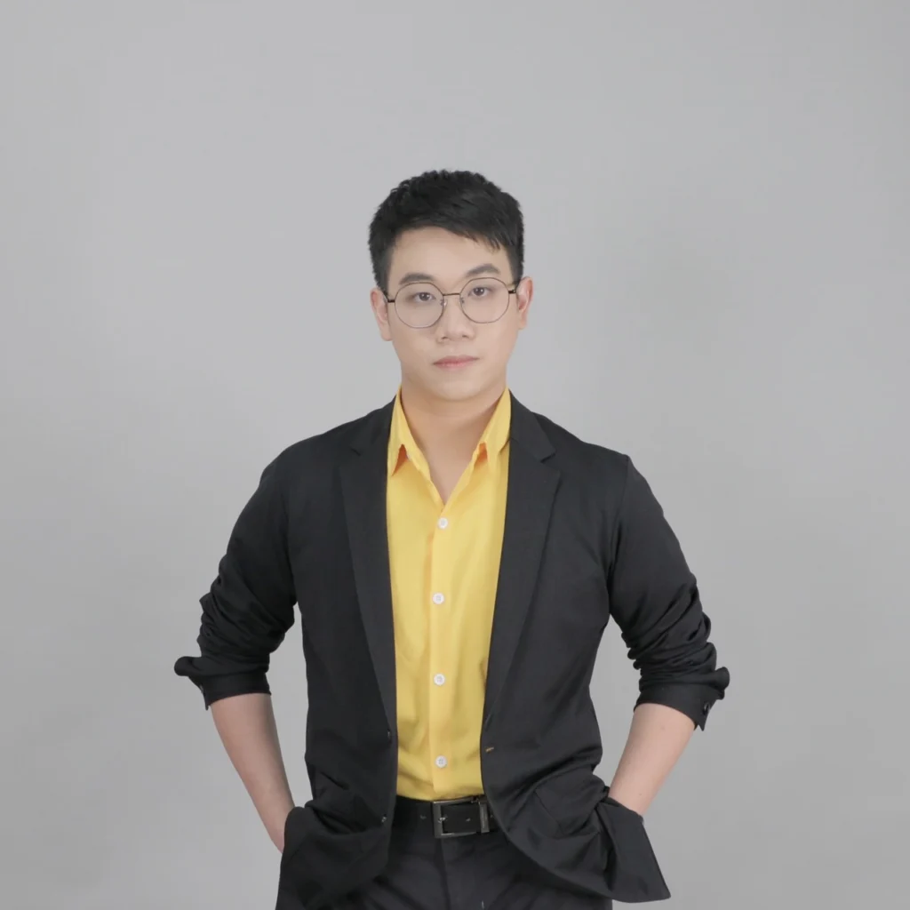 James Theeranon Sirikulpiriya (เจมส์ ธีรานนท์ ศิริกุลพิริยะ) - professional portrait photo - S__3940449